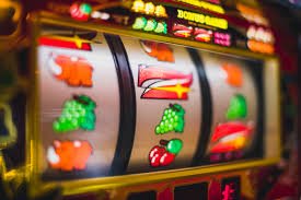 Studio dealer langsung baccarat dengan streaming video berkualitas tinggi